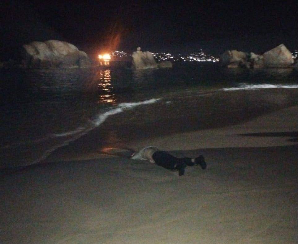 Hallan a hombre asesinado en la playa Condesa de Acapulco