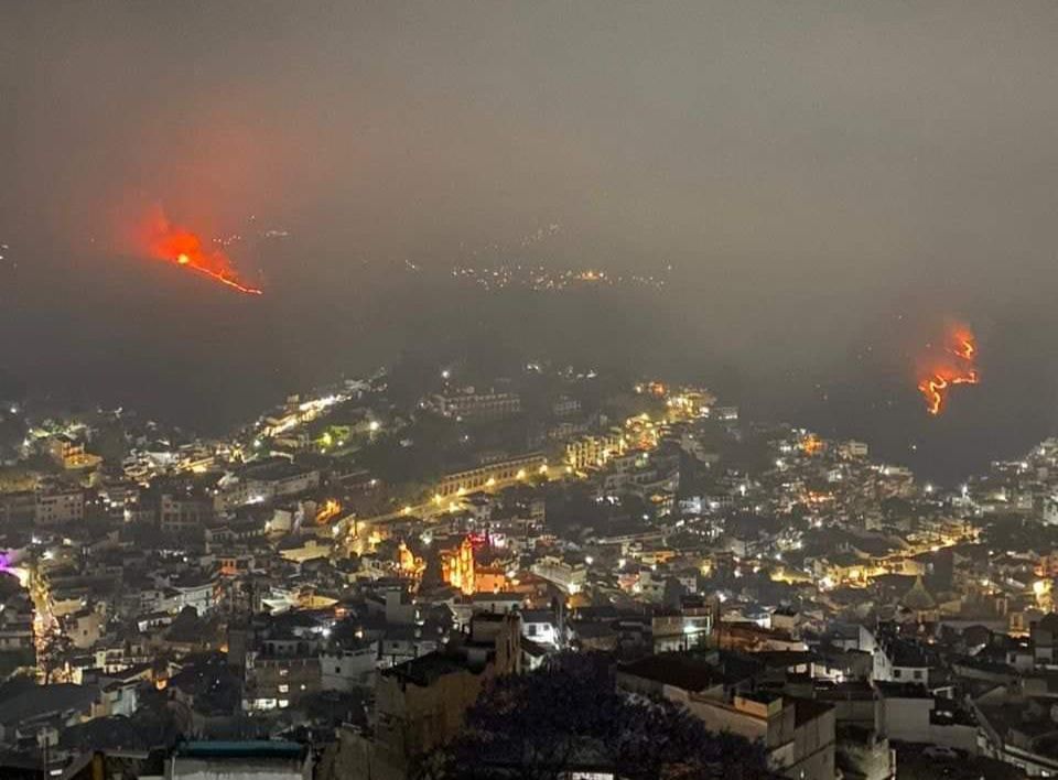 Suspenden clases en Taxco por incendio; controlado al 70%, señala Secretaría de Gestión Integral de Riesgos y Protección Civil