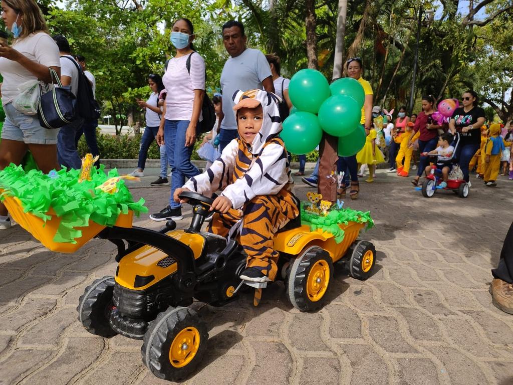 El Parque Papagayo organiza desfile de primavera y un espectáculo para niñas y niños