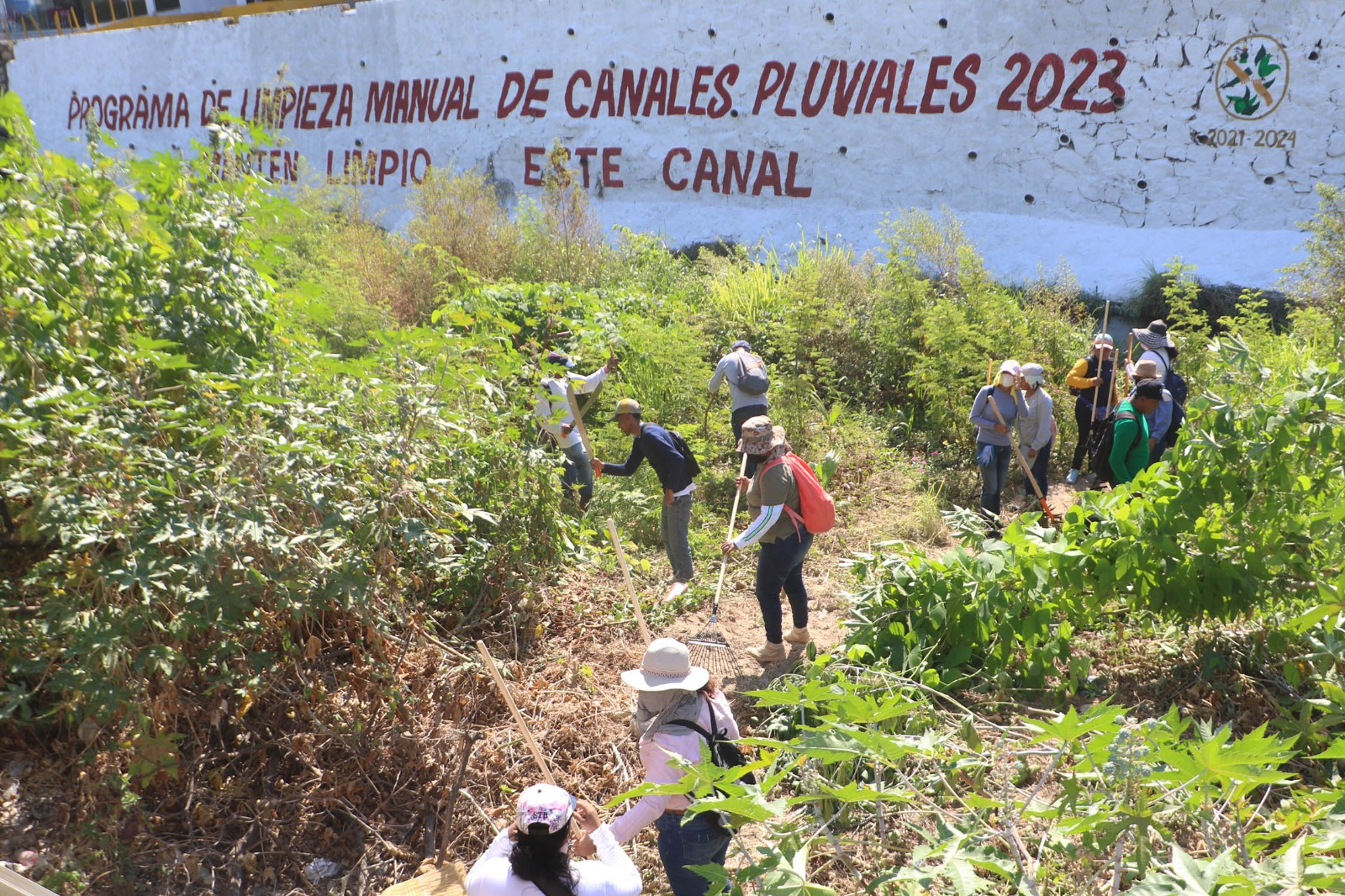 Pone en marcha Abelina López, Programa de Limpieza Manual de Canales Pluviales 2023