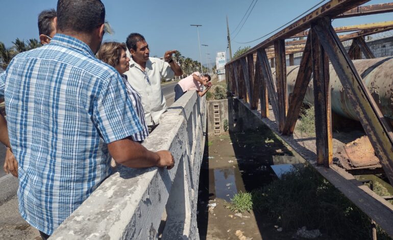 Acuerdan habitantes de Puente del Mar, ponerse al corriente en sus pagos con Capama