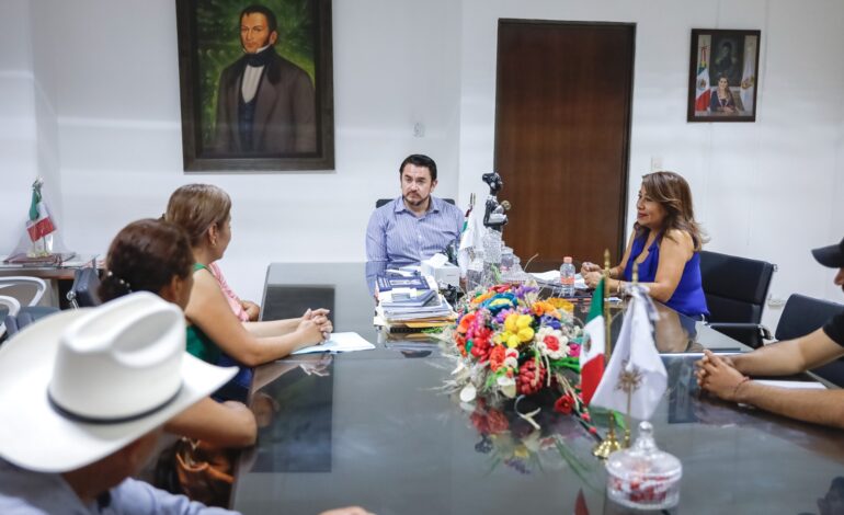 Se reúne Ludwig Reynoso con habitantes desplazados de la comunidad de Bayados