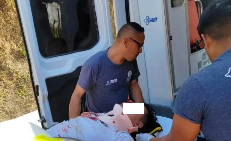 Muere turista a consecuencia de volcadura automovolística en Ixtapa-Zihuatanejo