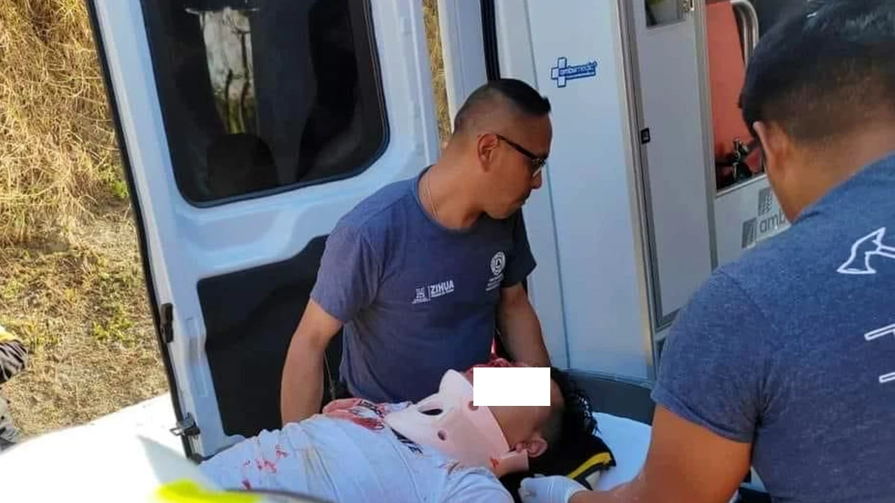 Muere turista a consecuencia de volcadura automovolística en Ixtapa-Zihuatanejo