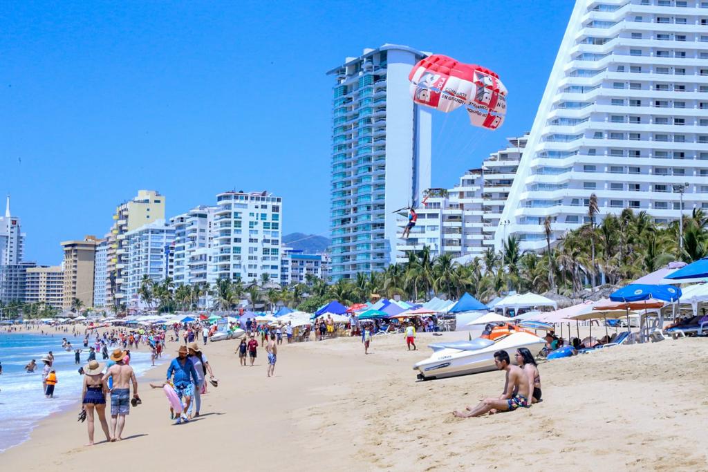 Guerrero recibe a miles de turistas en el segundo fin de semana largo del año