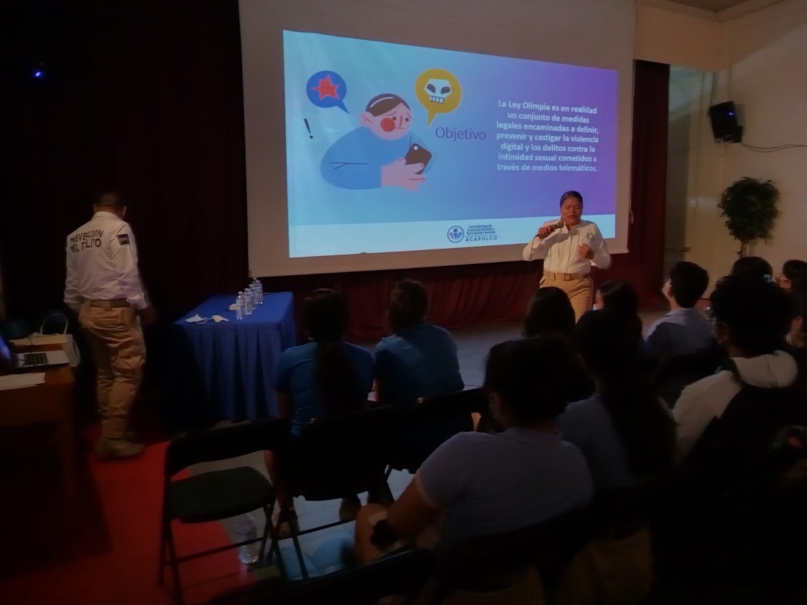 Continúa Secretaría de Seguridad Pública de Acapulco con taller para «Uso Correcto de las Redes Sociales» en escuelas