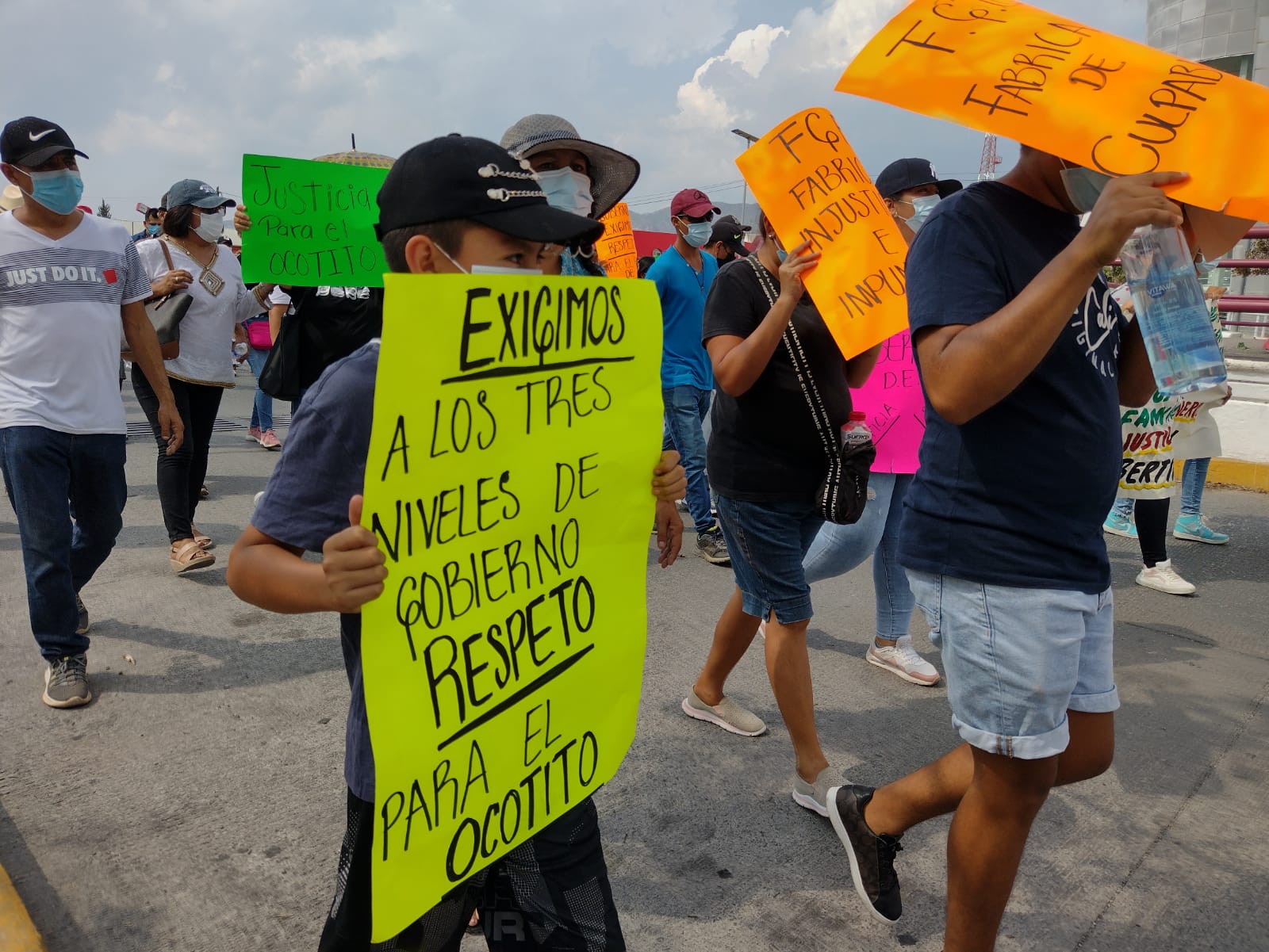 Marchan en Chilpancingo por la liberación de líder de autodefensas del Ocotito