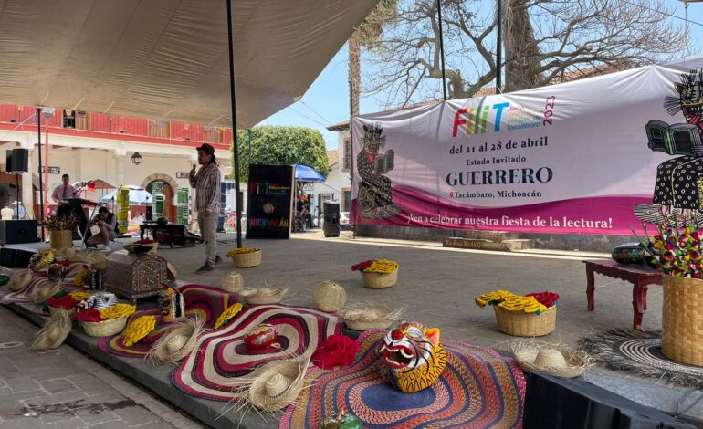 Guerrero participa en la VII Feria Intercultural del Libro de Tacámbaro, que se realiza en Michoacán