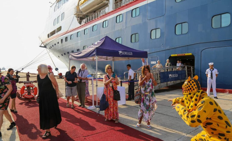 Arriba a Acapulco el décimo noveno crucero de la temporada: MS Borealis procedente de San Diego, California