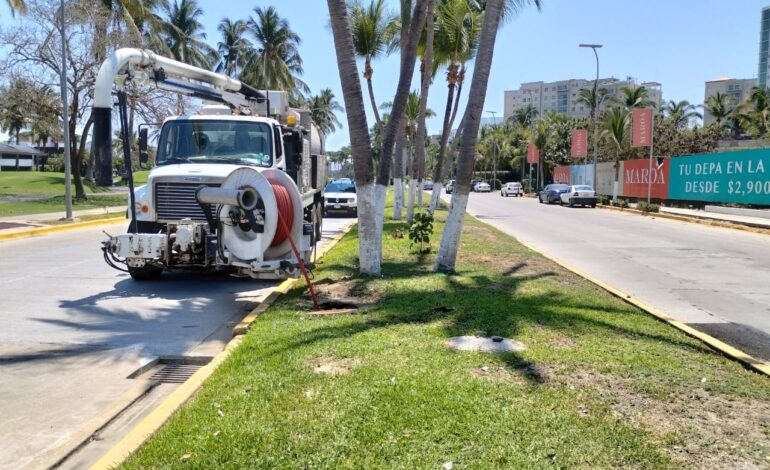 CAPASEG apoyó con desazolve de drenaje en Acapulco en esta temporada de Semana Santa