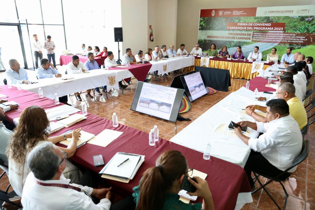 Firma Evelyn Salgado convenio para el arranque del Programa de Pavimentación de Caminos Rurales 2023