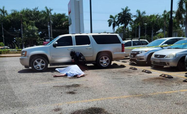 Asesinan a un hombre en plaza comercial en zona Diamante de Acapulco