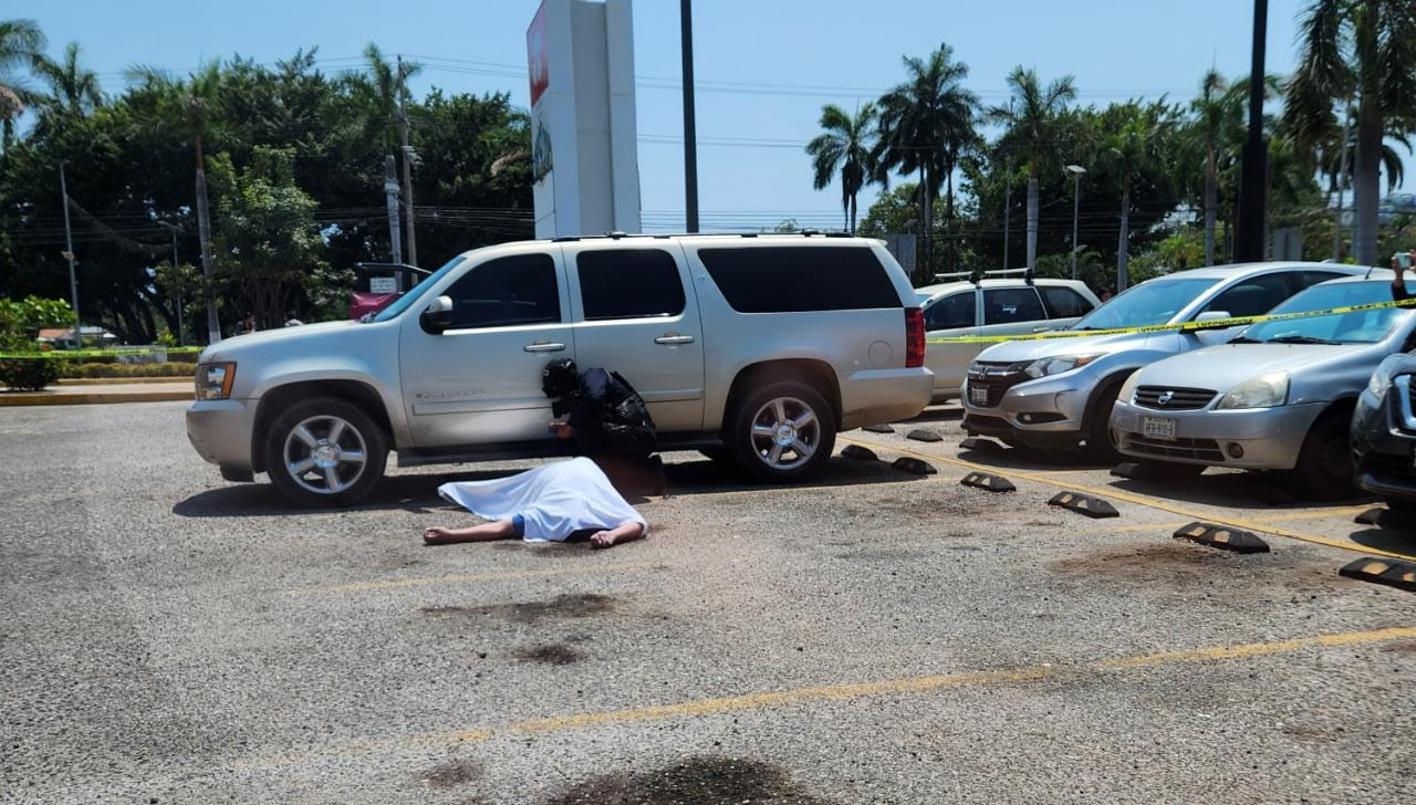 Asesinan a un hombre en plaza comercial en zona Diamante de Acapulco