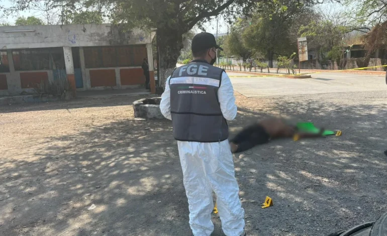 Hallan a hombre asesinado en Tepecoacuilco de Trujano, Guerrero; había un narcomensaje con él