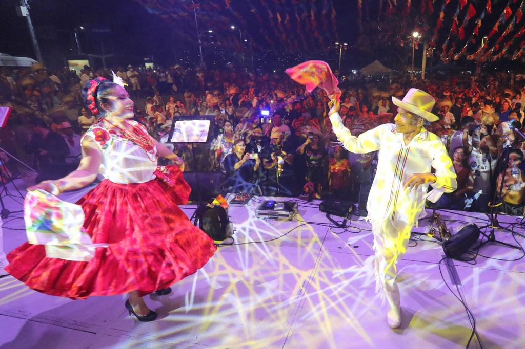 Inaugura Abelina López, Jolgorio Acapulqueño 2023