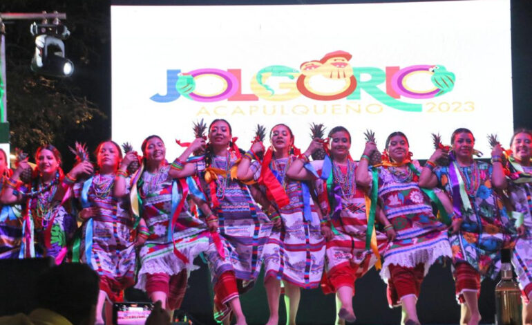 Disfrutan ciudadanos del segundo día del Jolgorio Acapulqueño 2023