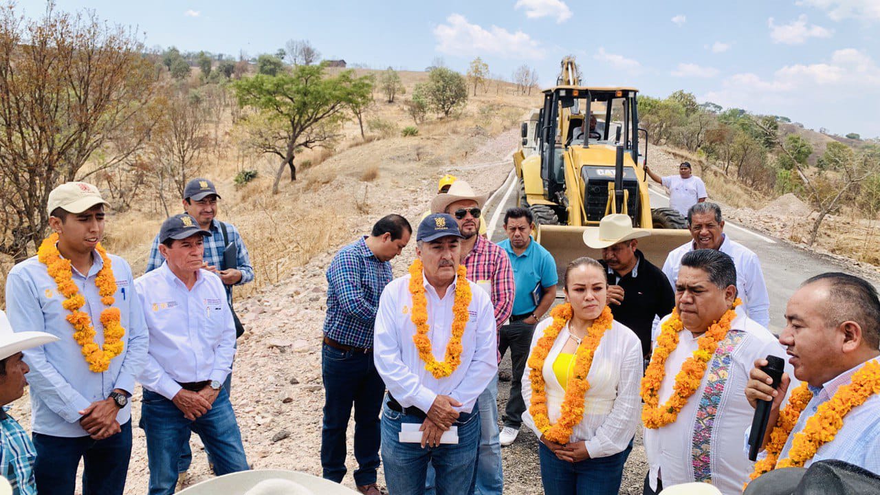 Se invertirán más de 3.6 MDP en la pavimentación de la carretera (Chilpancingo-Tlapa)- Ayotzinapa en el municipio de Tlapa