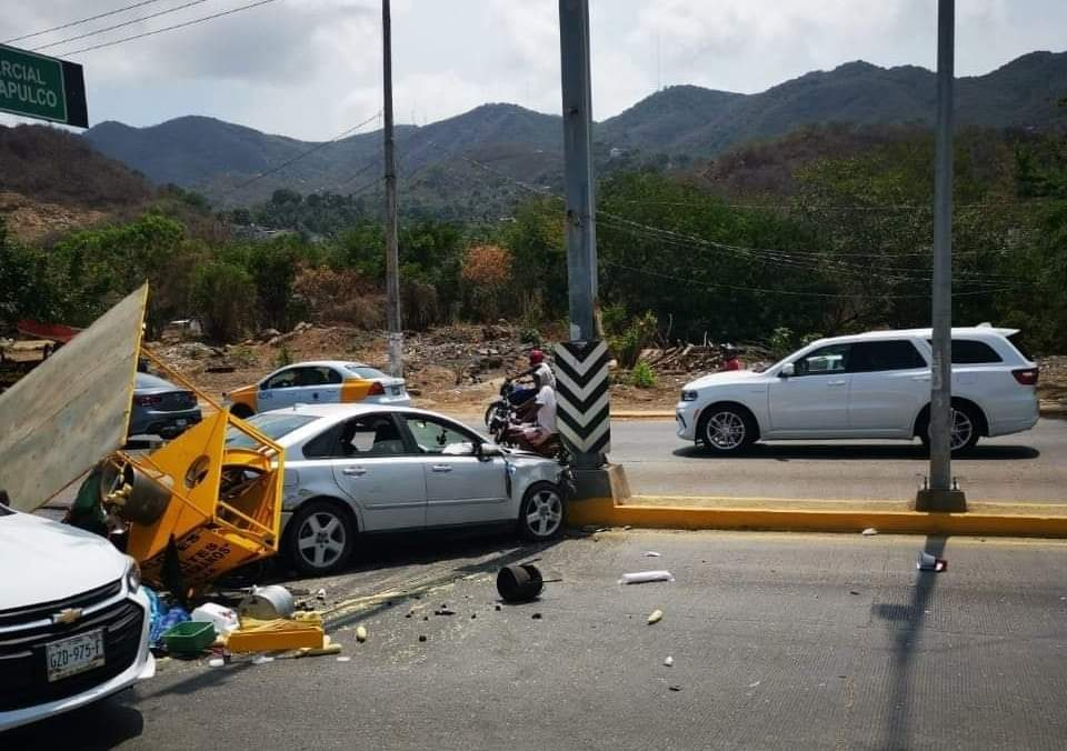 Muere menor de edad vendedor de elotes al ser atropellado en Acapulco