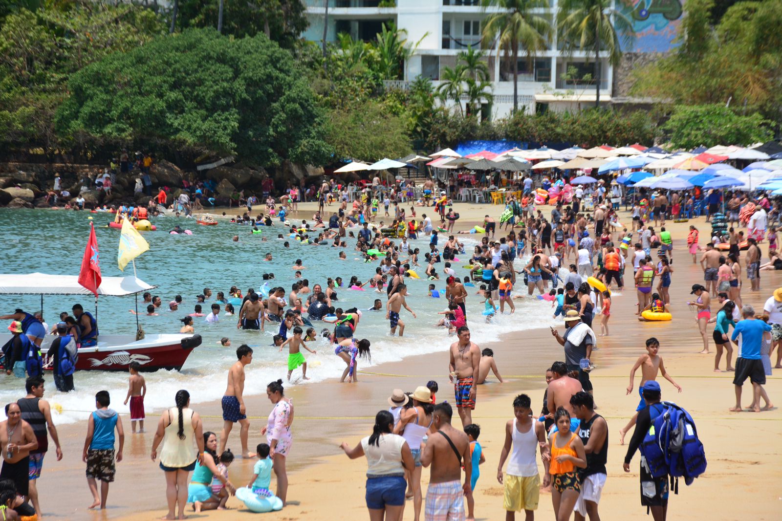 Destinos turísticos de Guerrero en la preferencia de paseantes, 101 mil turistas arribaron por Puente del 5 de mayo