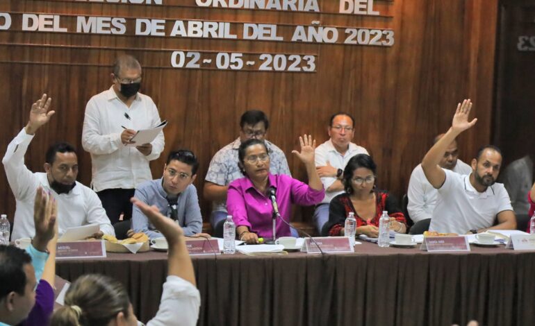 Encabeza Abelina López Sesión Ordinaria de Cabildo de abril