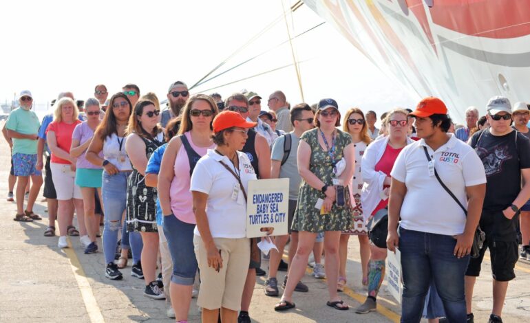 Recibe Abelina a turistas extranjeros del crucero Ms Norwegian Sun