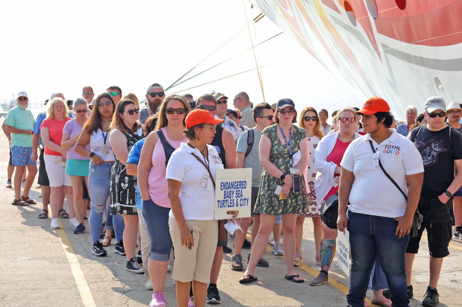 Recibe Abelina a turistas extranjeros del crucero Ms Norwegian Sun