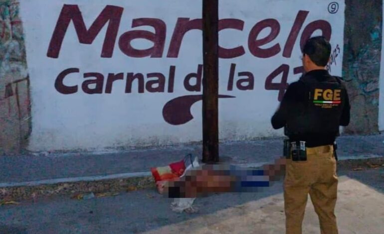 Dejan cadáver en barda con pinta política: Marcelo carnal de la 4T