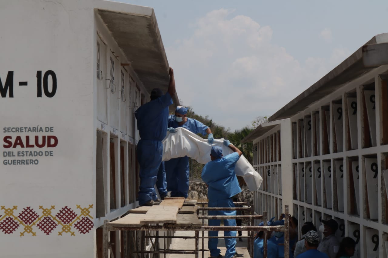 Trasladan 28 cadáveres sin identificar a Panteón Ministerial en Chilpancingo