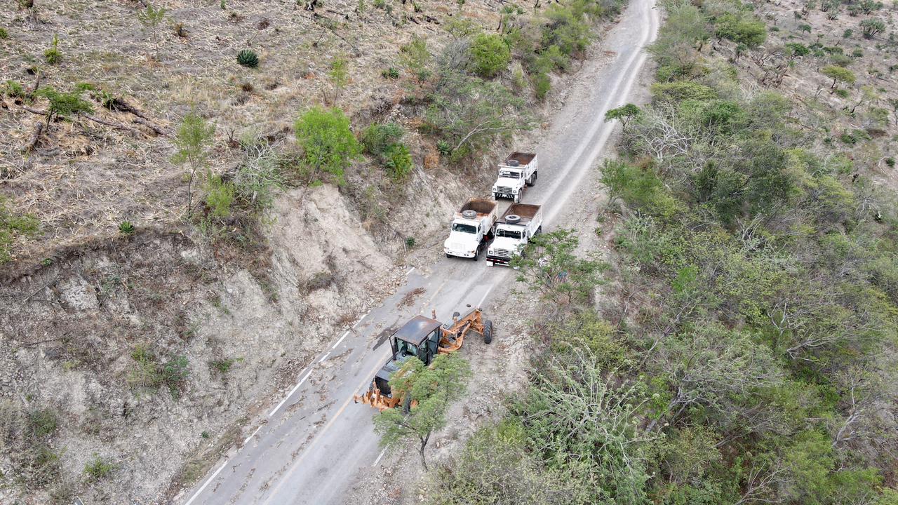 Inicia Cicaeg trabajos de conservación del camino Iyotla-Carrizal de Bravo, en el municipio de Leonardo Bravo