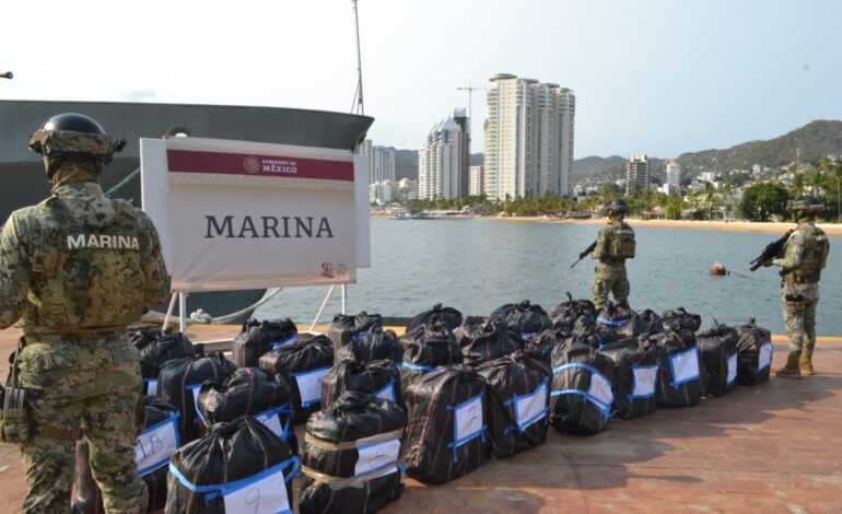 Marina detiene a 5 personas y asegura aproximadamente mil 164 kilogramos de cocaína en costas de Guerrero