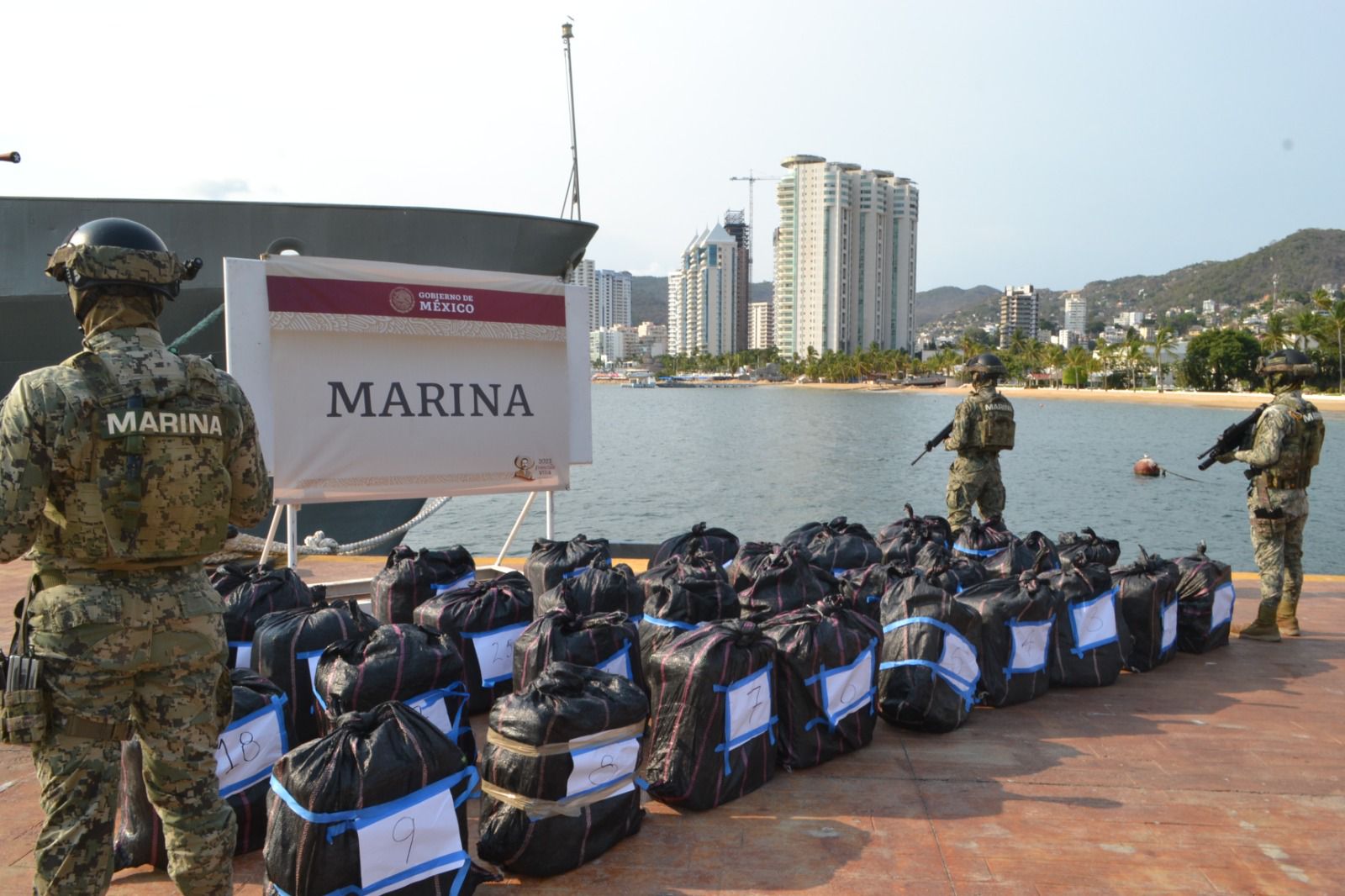 Marina detiene a 5 personas y asegura aproximadamente mil 164 kilogramos de cocaína en costas de Guerrero