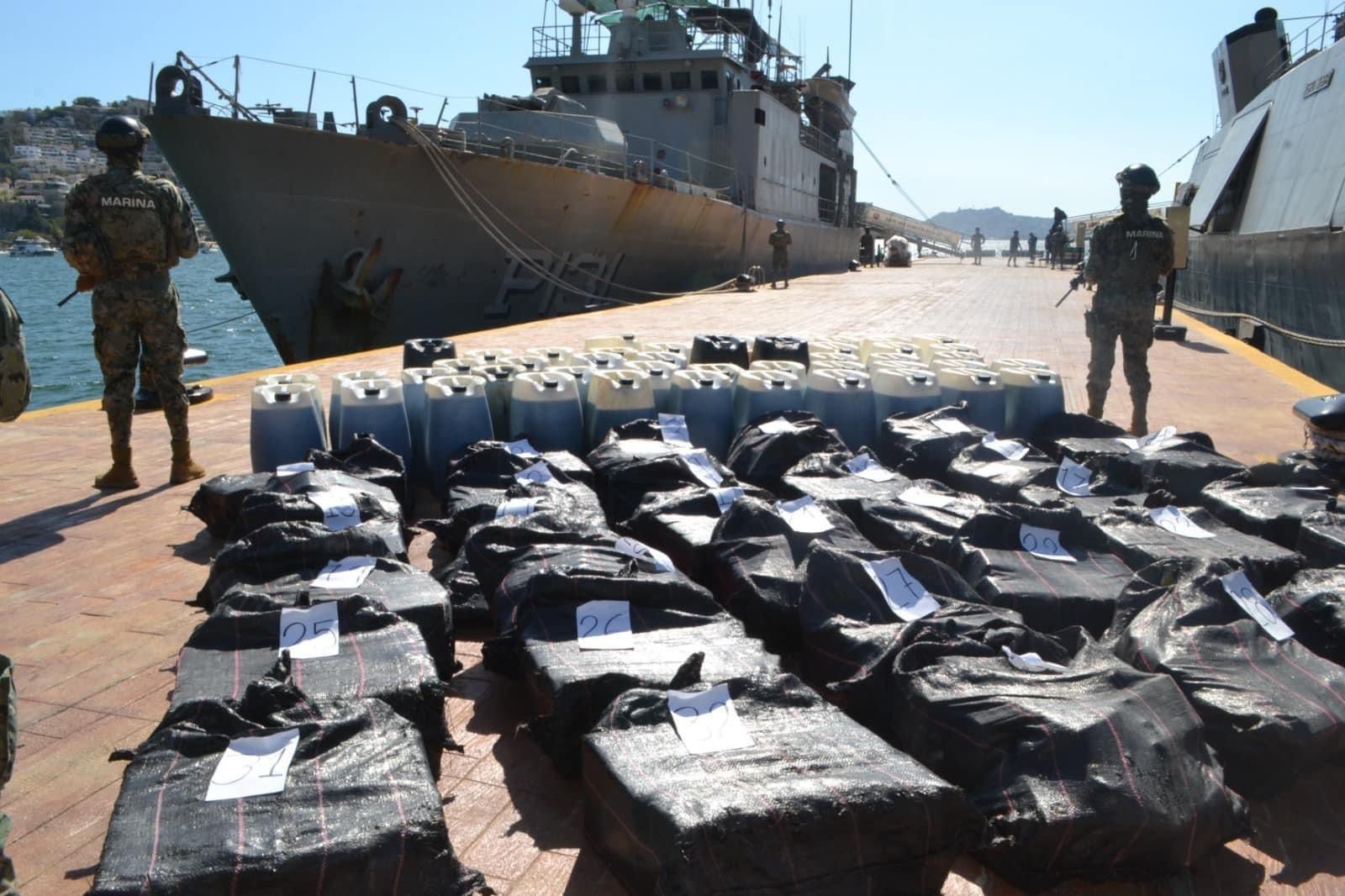 Decomisa la Marina en costa de Acapulco clorhidrato de cocaína, combustible, dos embarcaciones y detiene a 8 personas