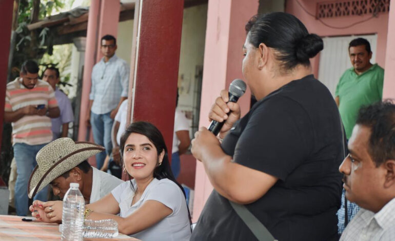 “Ojalá sea nuestra próxima presidenta municipal”, le dicen a Yoloczin en Dos Arroyos