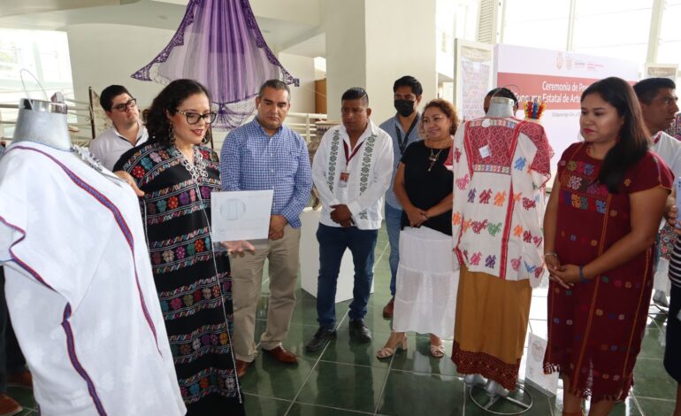 Inauguran exposición y venta de piezas del Primer Concurso Estatal de Artesanías