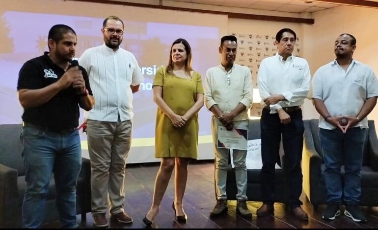 Los periodistas no deben andar mendigando apoyos para sobrevivir, señala «Jacko» Badillo