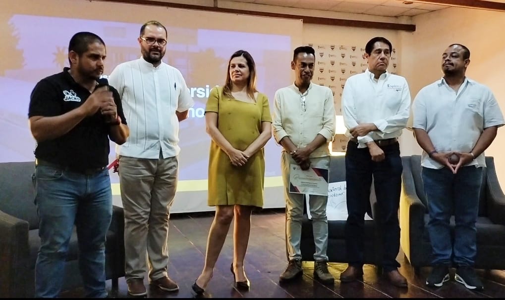 Los periodistas no deben andar mendigando apoyos para sobrevivir, señala «Jacko» Badillo