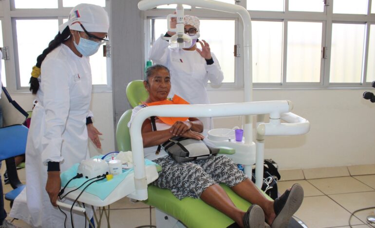 IGATIPAM Y UAGro realizan jornada de limpieza bucal gratuita para adultos mayores en Acapulco