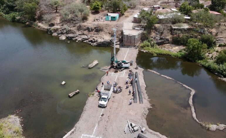 Construye Gobierno del estado puente peatonal La Poza en Zirándaro, en la región de Tierra Caliente