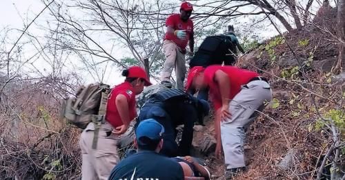 Volcadura deja dos decesos y cuatro personas heridas en la vía Tierra Colorada-Ayutla de los Libres