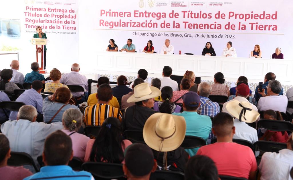 Evelyn Salgado da seguridad y certeza jurídica al patrimonio de 247 familias con la entrega gratuita de títulos de propiedad en Guerrero