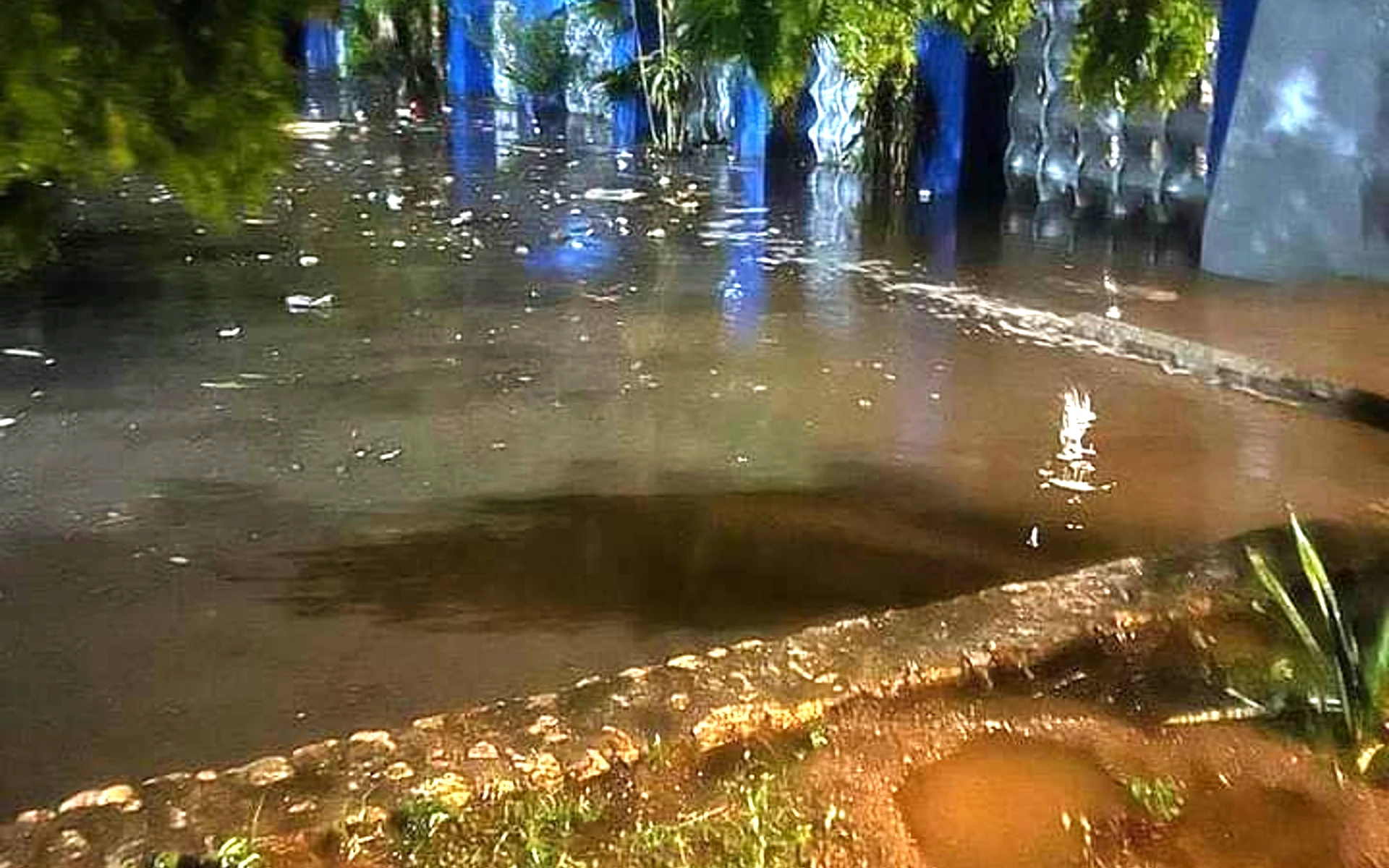 Lluvia de la noche del viernes inunda Tecnológico de Acapulco