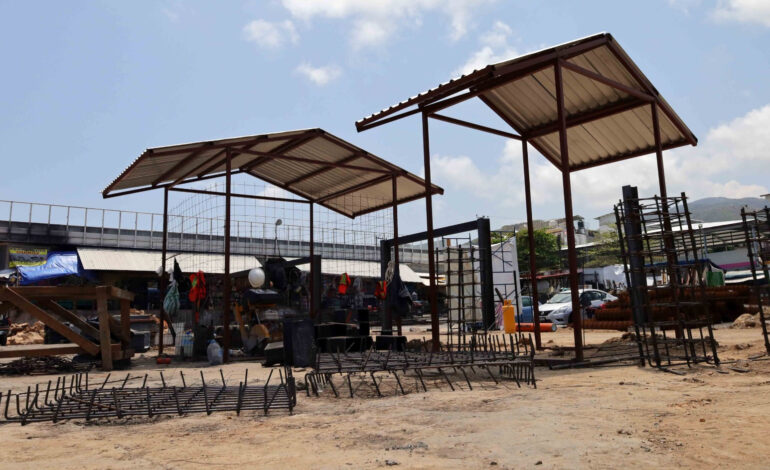 Locatarios del mercado central, listos para recibir a sus clientes