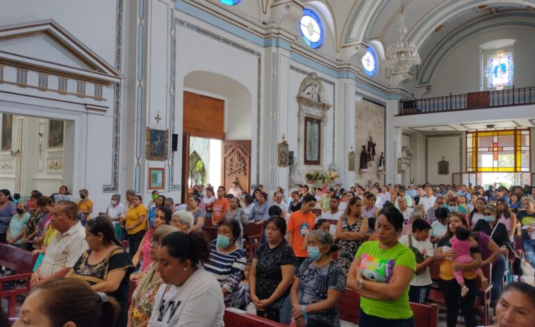 Los abrazos ya no nos alcanzan para cubrir tantos balazos, dice sacerdote en misa dedicada a víctimas