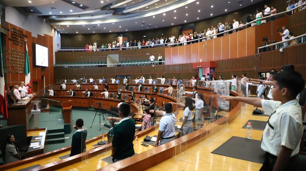 Se desarrolla con éxito en el Congreso de Guerrero el parlamento estudiantil