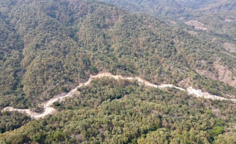 Cicaeg pavimenta el camino Ocotito-Tlahuizuapa-Coacoyulillo-Jaleaca de Catalán