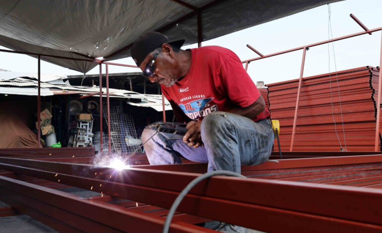 Coloca gobierno de Abelina López, primeros puestos provisionales del Mercado Central