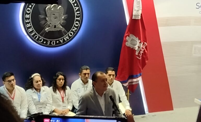 “Apoyemos a la gobernadora”, insiste Javier Saldaña durante su discurso al recibir constancia de mayoría