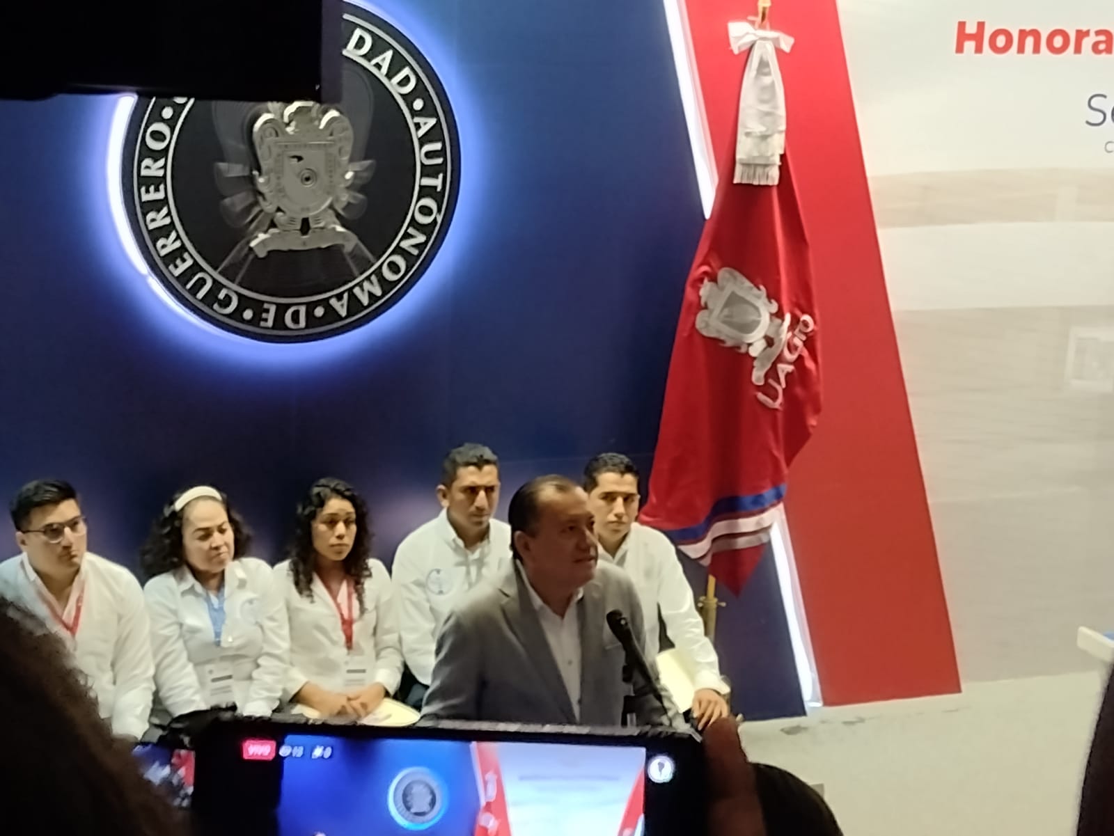 “Apoyemos a la gobernadora”, insiste Javier Saldaña durante su discurso al recibir constancia de mayoría