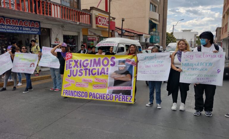 Mujeres exigen castigo para el dueño de una cafetería de Chilpancingo por violencia laboral y sexual