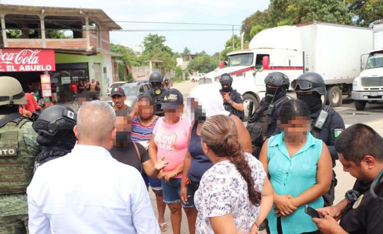 Fiscal Regional de Acapulco libera la vía carretera Pinotepa-Nacional de bloqueo de civiles